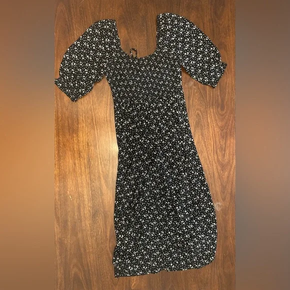 Hollister Black Floral Puff-Sleeve Midi Dress - Picture 4 of 4